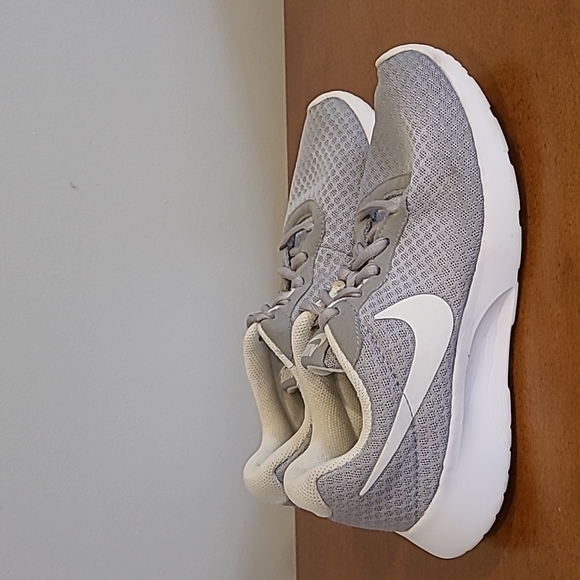 Nike Womens Tanjun Shoe Size 5.5 M - Picture 3 of 6